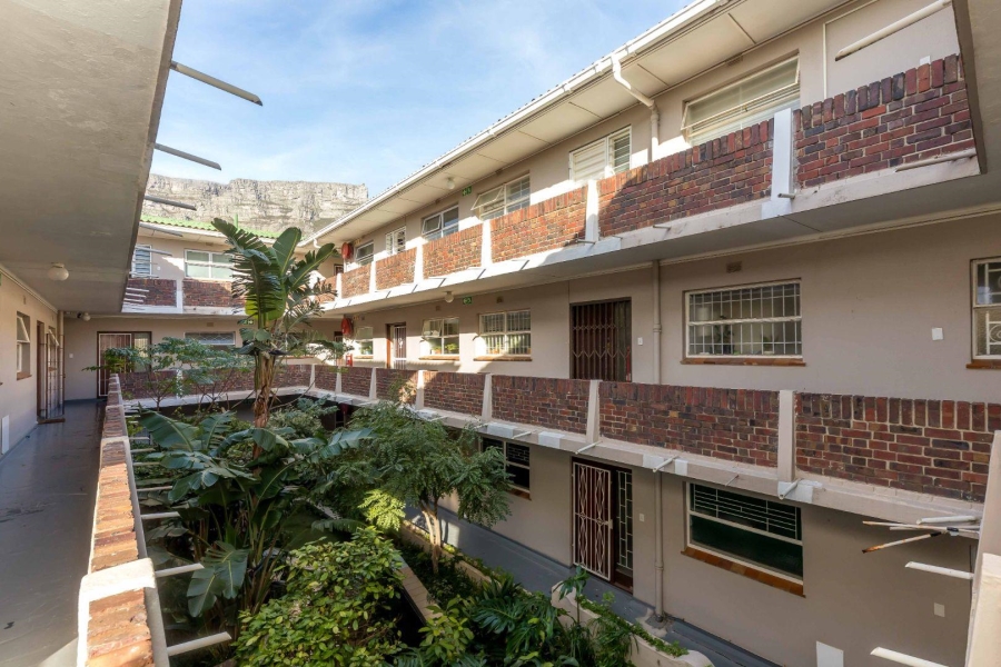 2 Bedroom Property for Sale in Gardens Western Cape